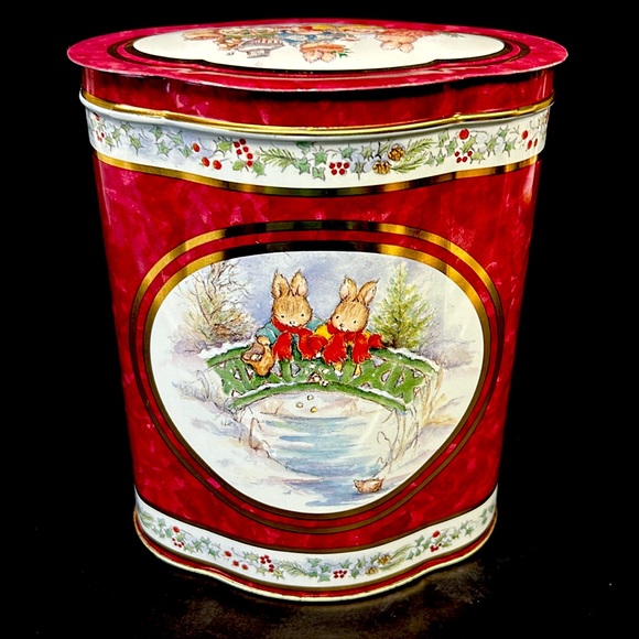 Vintage biscuit tin with Christmas Bunnies scenes Made in England - Picture 2 of 7